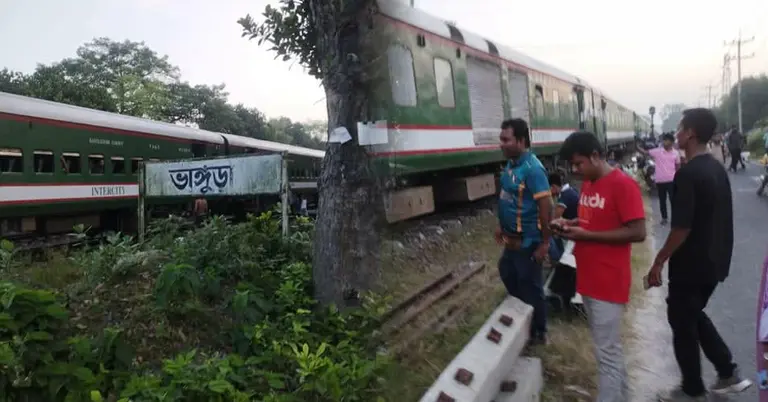 পঞ্চগড় এক্সপ্রেস ট্রেনের বগি লাইনচ্যুত